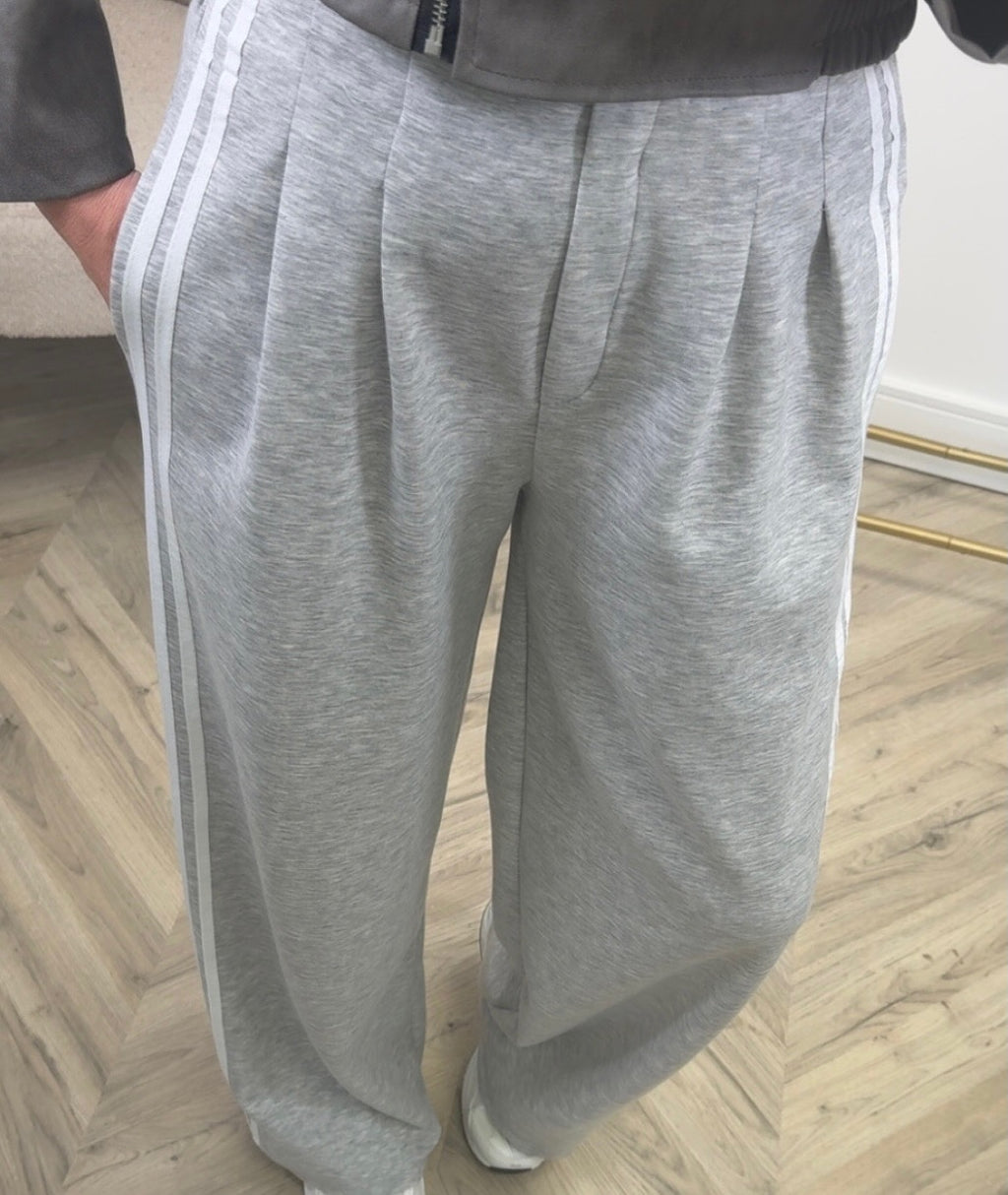 Grey Front-Pleat Wide-Leg Joggers With side stripes