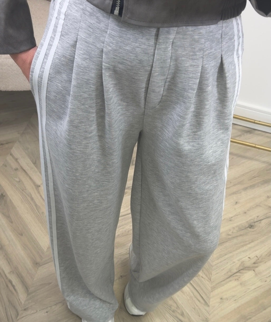 Grey Front-Pleat Wide-Leg Joggers With side stripes