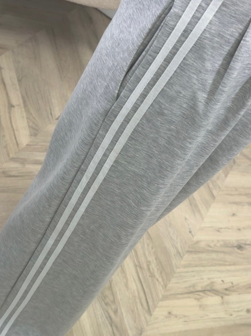 Grey Front-Pleat Wide-Leg Joggers With side stripes